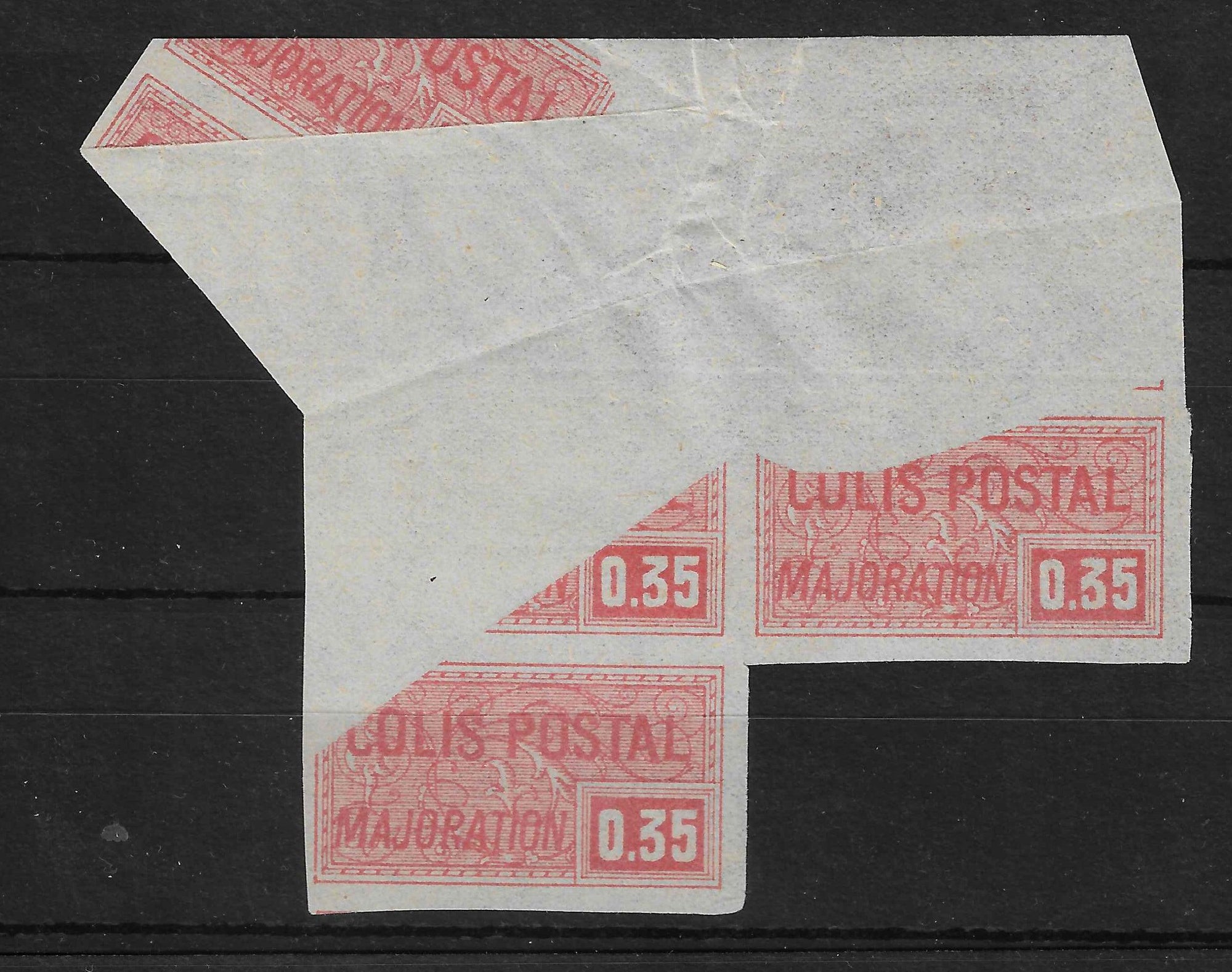 Colis postal n°20a - 35 c. rouge - impression incomplète par pliage - bloc de 3 exemplaires - neufs** - SUP - signé et avec certificat Calves - Calves