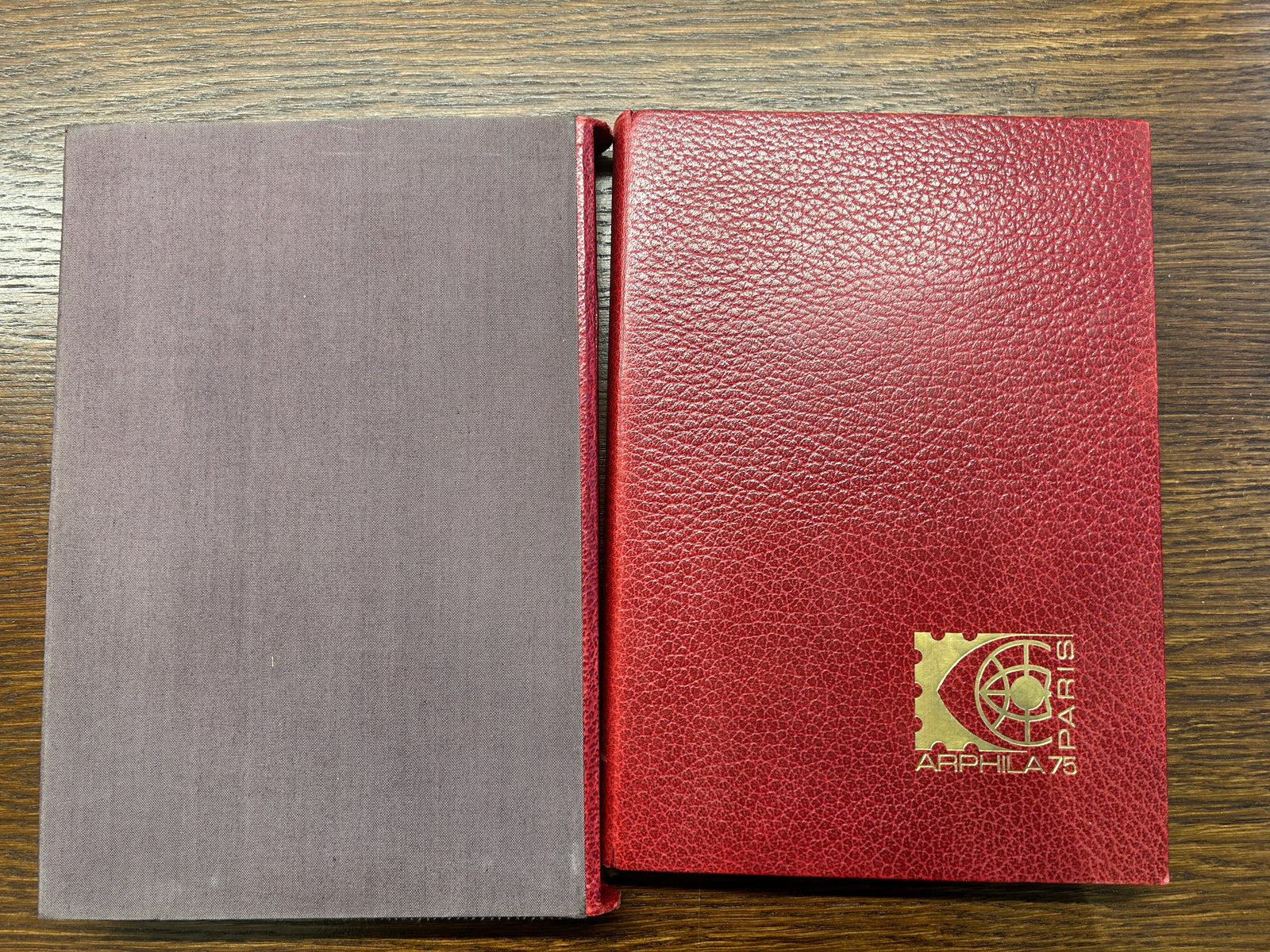 N°Yvert 1766, 1783, 1811 à 1813, 1830 à 1833, bloc n°7 - Arphila 75 - ouvrage commémoratif réunissant timbres, épreuves de luxe, épreuves en noir et bloc non dentelé