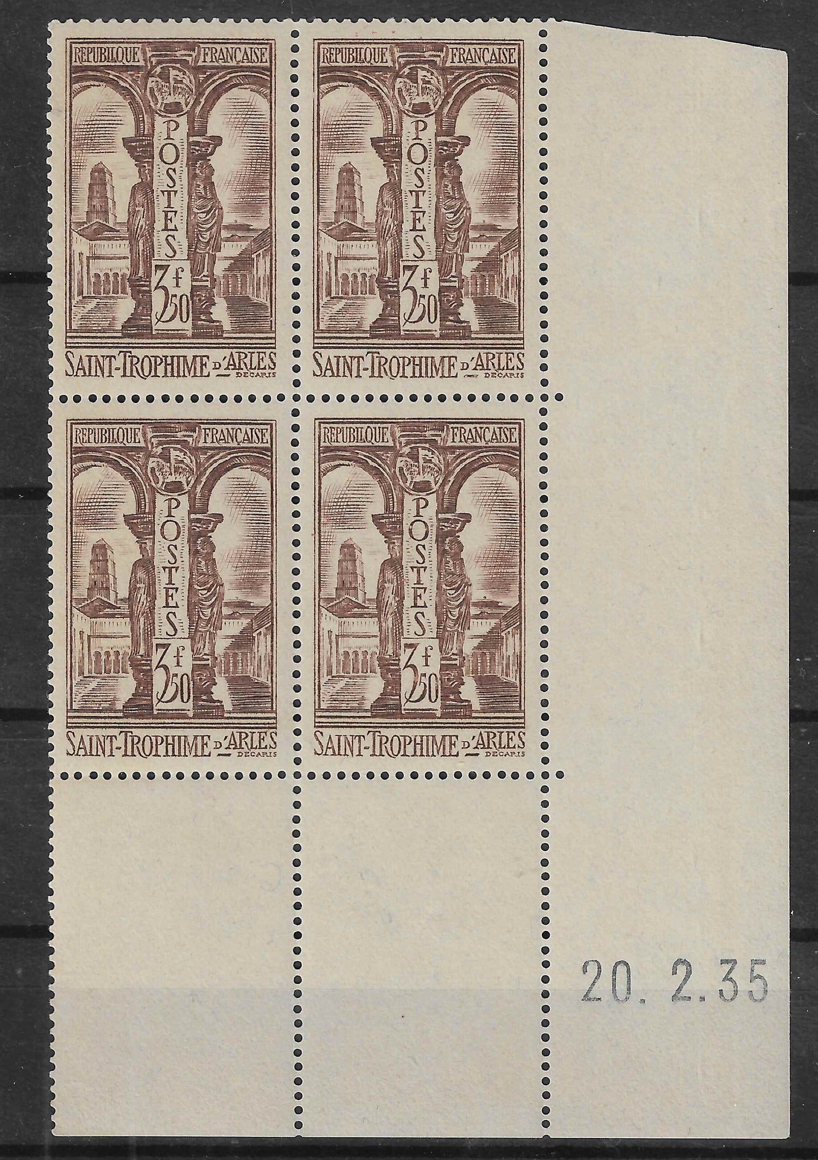 N°YT 302 - Saint-Trophime - bloc de 4 exemplaires coin daté - neuf** - SUP - signé Calves